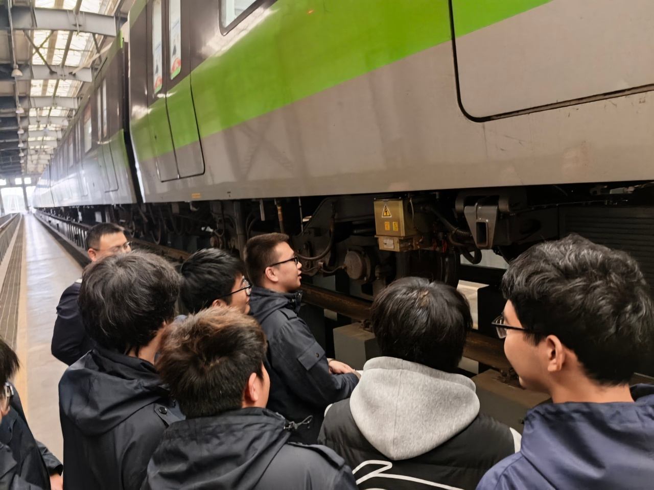 《乘务分公司轨行区十项安全管控措施》